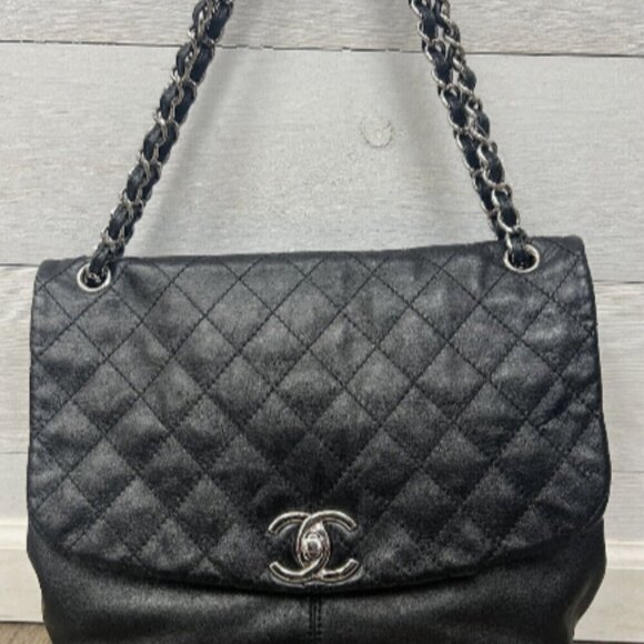 Chanel Lambskin Quilted Large Trianon Messenger Flap black - Picture 2 of 16